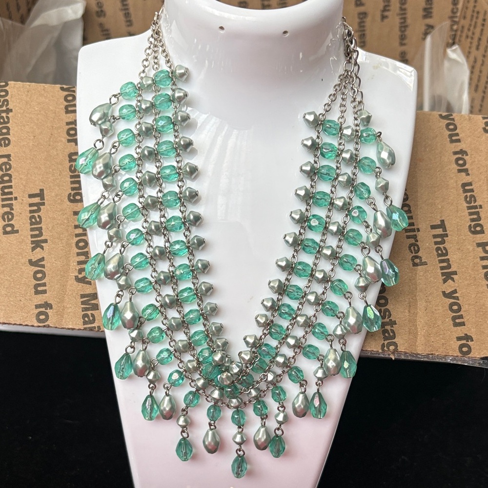 Vintage Elegant Silver and Green Necklace